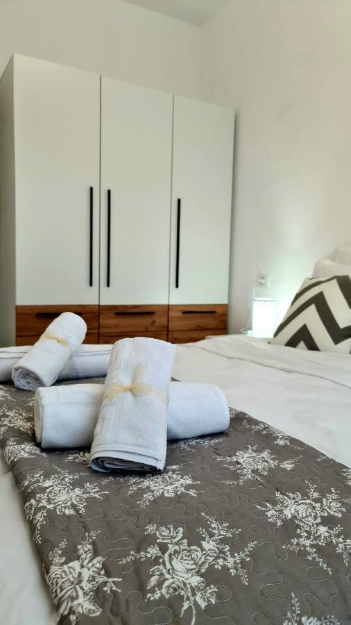 Bright Stylish Apartment In Pitesti ピテシュティ エクステリア 写真