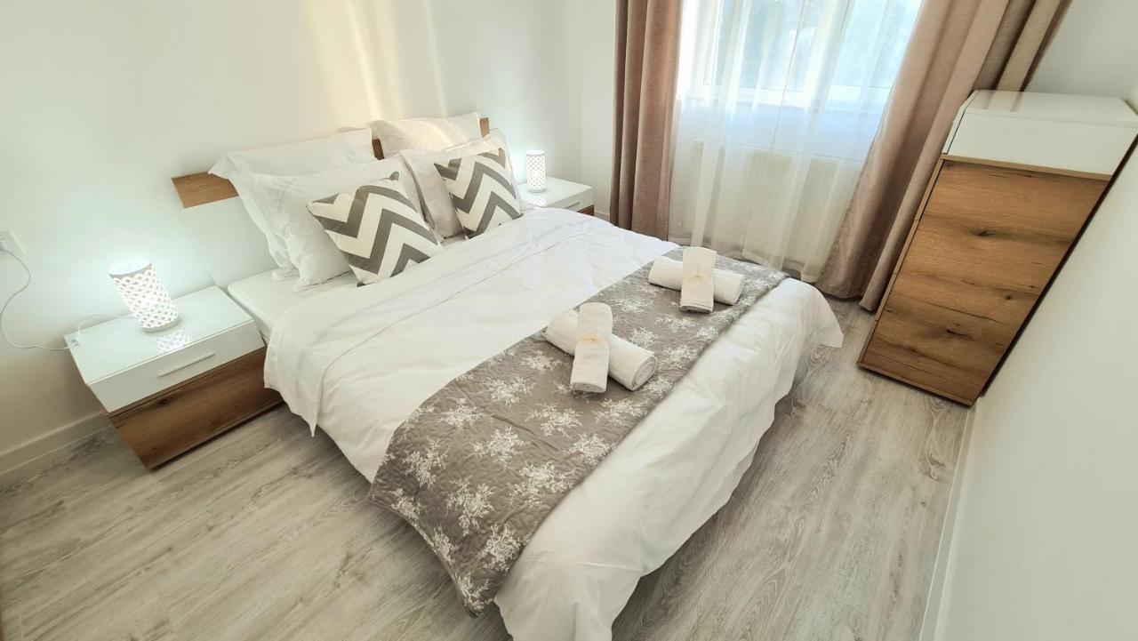 Bright Stylish Apartment In Pitesti ピテシュティ エクステリア 写真