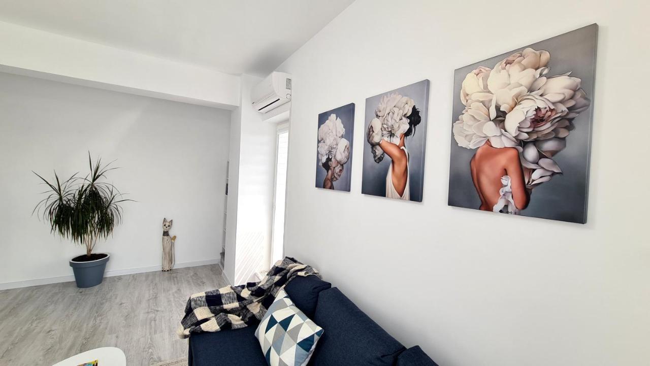 Bright Stylish Apartment In Pitesti ピテシュティ エクステリア 写真